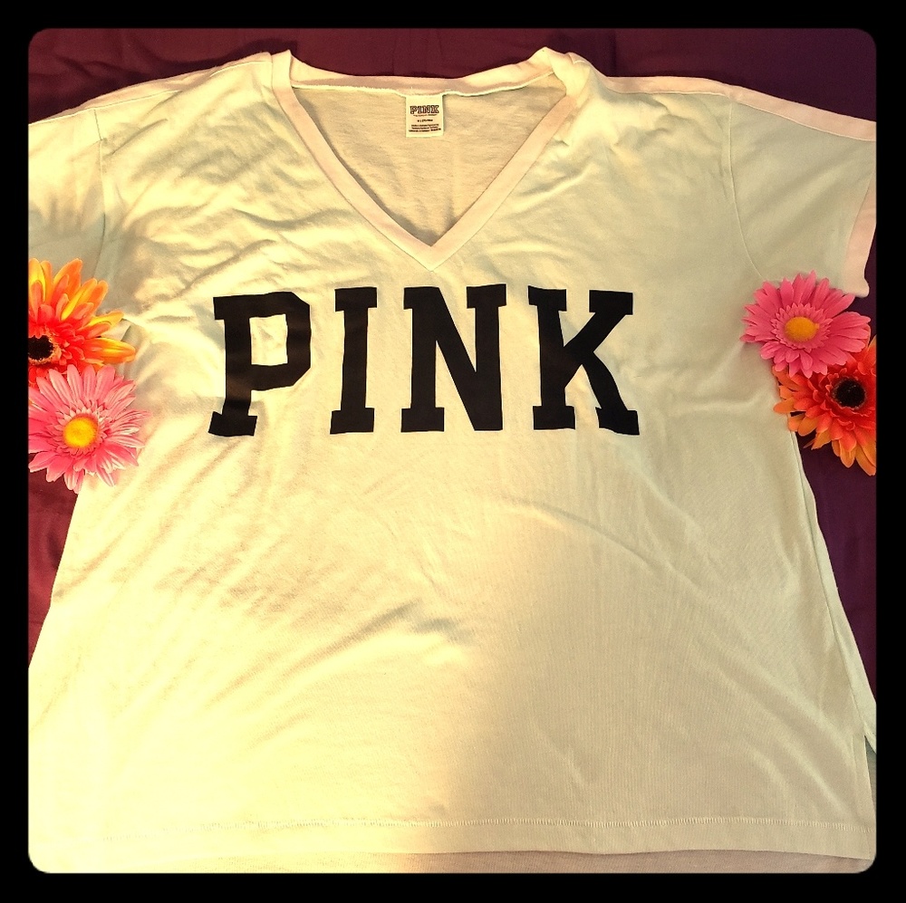Never worn VS PINK v neck legging tee